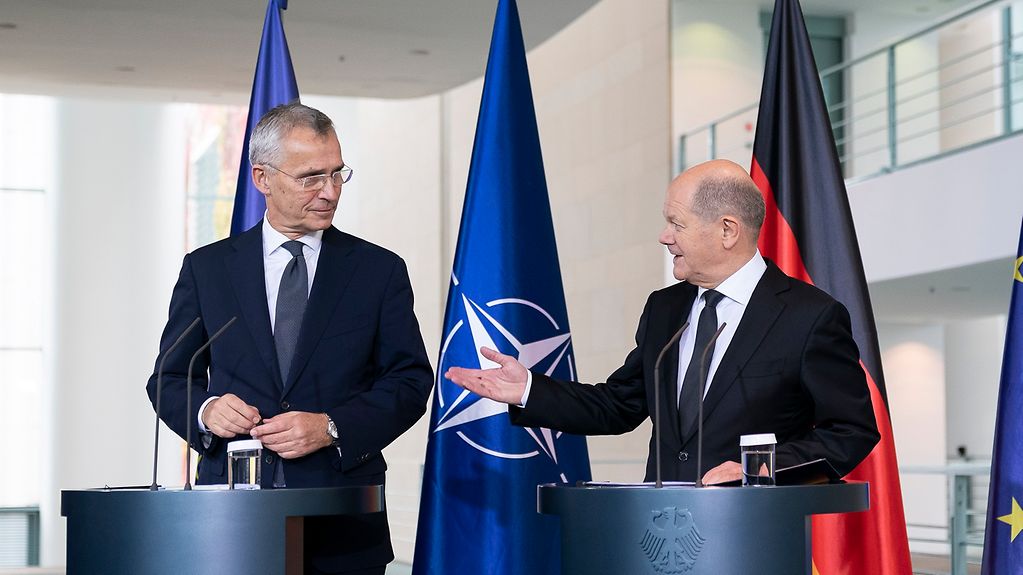 Federal Chancellor Scholz with NATO Secretary General Jens Stoltenberg.