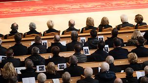 Gäste beim Trauergottesdienstes für Wolfgang Schäuble.