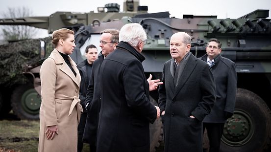 Kanzler Scholz und Verteidigungsminister Pistorius bei Rheinmetall
