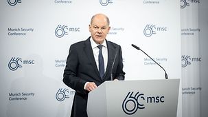 Bundeskanzler Olaf Scholz spricht bei der Münchner Sicherheitskonferenz.