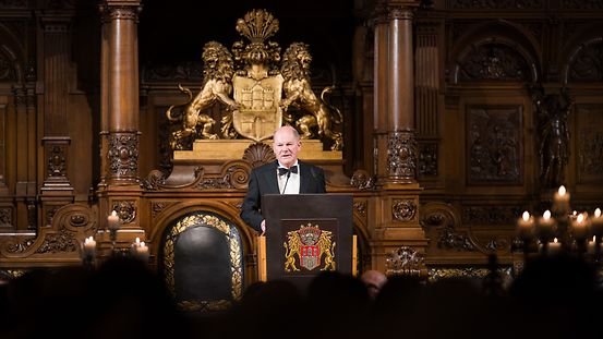 Bundeskanzler Olaf Scholz spricht beim Matthiae-Mahl im Hamburger Rathaus.