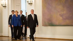 Dans l'attente de la remise des actes de démission par Joachim Gauck.