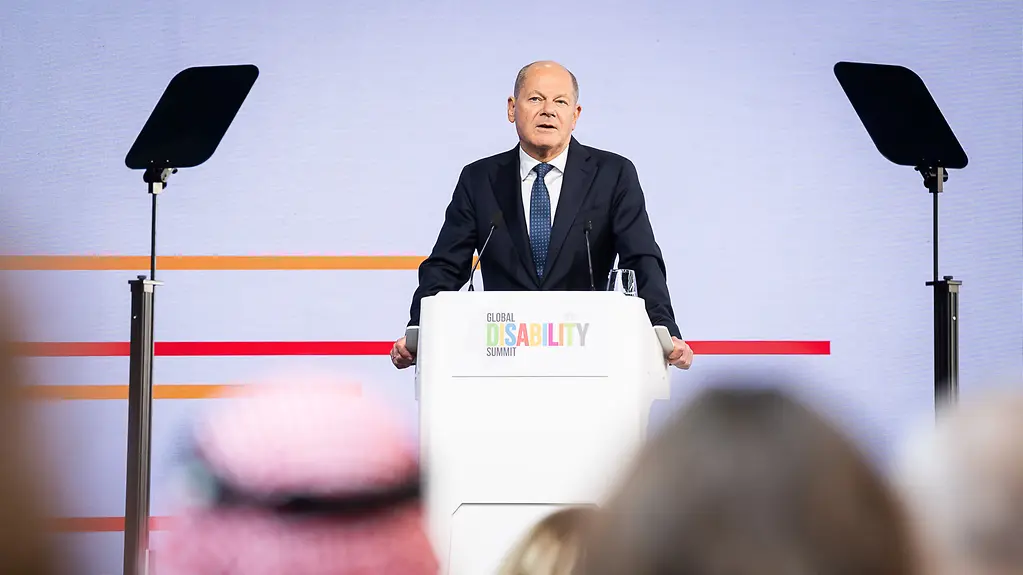 The photo shows Federal Chancellor Olaf Scholz giving a statement at the opening event of the Global Disability Summit in Berlin.