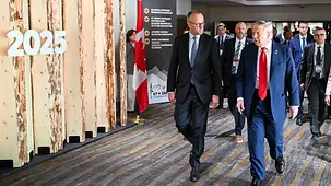 Le chancelier allemand Friedrich Merz et le président américain Donald Trump au sommet du G7