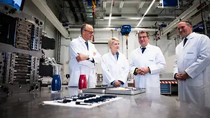 Das Foto zeigt Bundeskanzler Friedrich Merz beim Antrittsbesuch in Mecklenburg-Vorpommern.