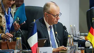 The photo shows Federal Chancellor Friedrich Merz at the G20 summit.