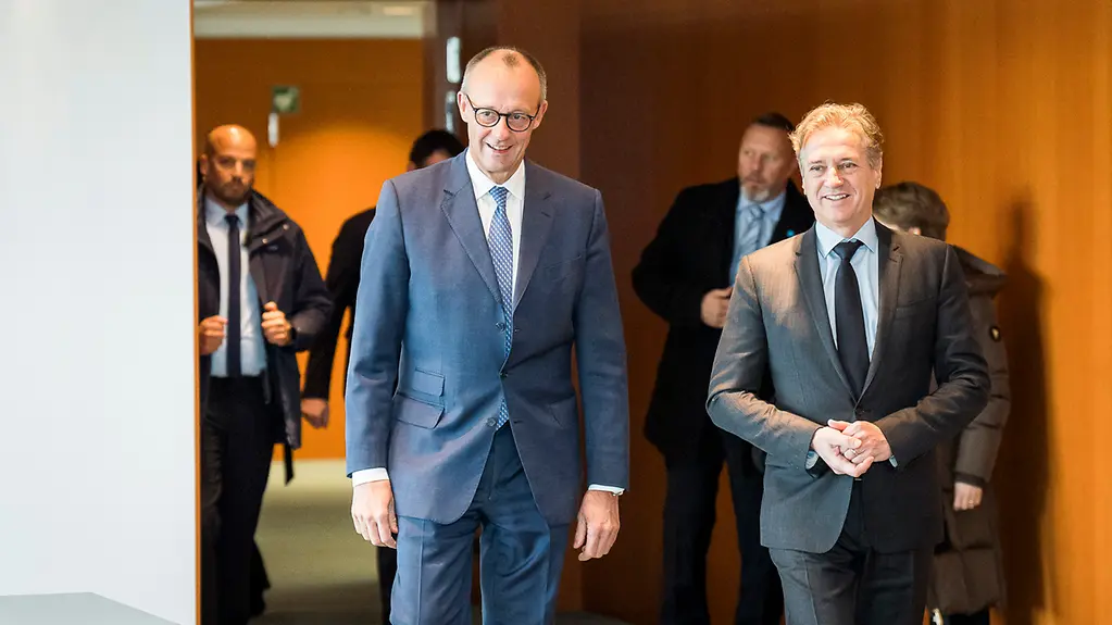 Das Foto zeigt Bundeskanzler Friedrich Merz und Robert Golob, Sloweniens Ministerpräsident.