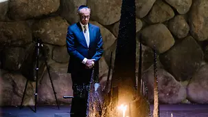 Bundeskanzler Merz gedenkt den Opfern des Holocausts in der Halle der Erinnerung in Yad Vashem.