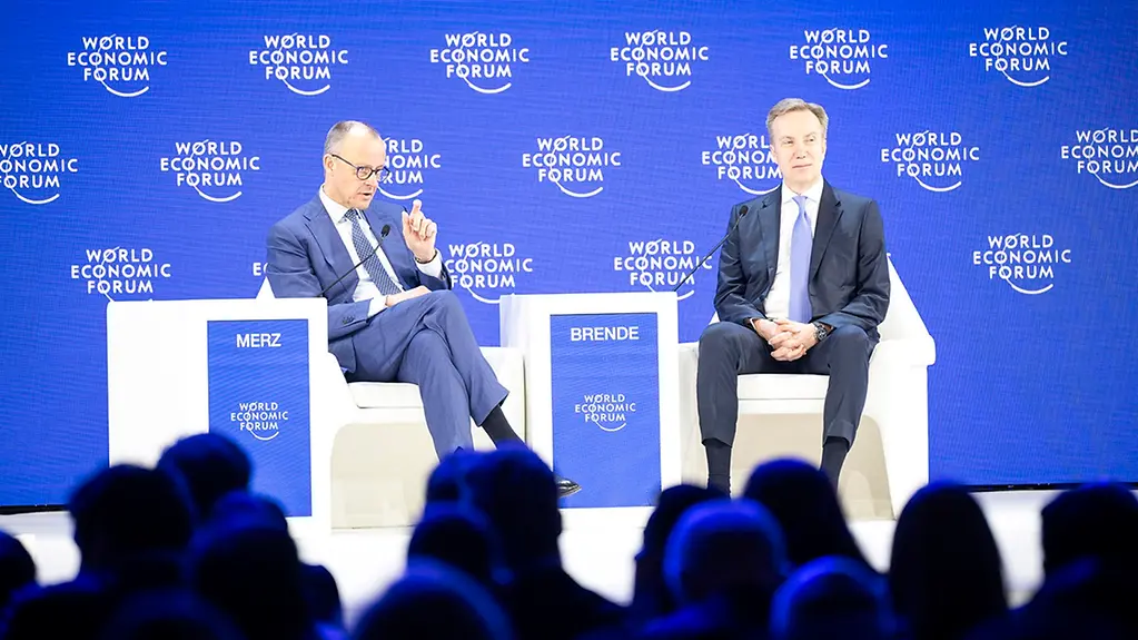 Federal Chancellor Merz and the Chairman of the World Economic Forum Børge Brende in conversation in armchairs.