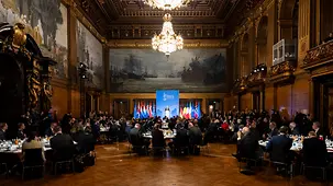Bundeskanzler Friedrich Merz beim Statement vor den Roundtablediskussionen beim Nordseegipfel in Hamburg.