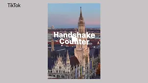 Aufschrift Handshake Counter auf einem Foto der Marienkirche in München