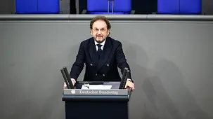 Heribert Prantl spricht beim Trauerstaatsakt für Rita Süssmuth im Bundestag.