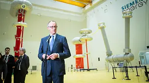 Das Foto zeigt Bundeskanzler Friedrich Merz 