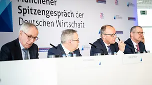 Bundeskanzler Friedrich Merz spricht beim Münchner Spitzentreffen der Deutschen Wirtschaft.