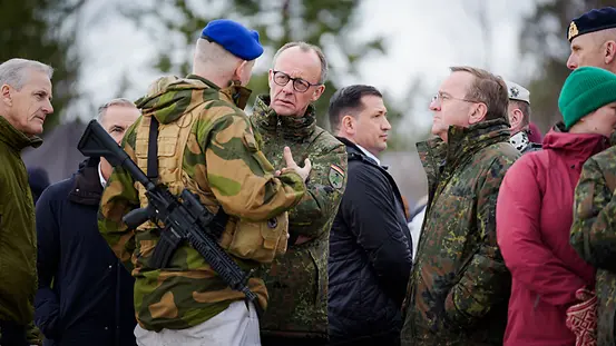 Bundeskanzler Friedrich Merz bei der Nato-Übung Cold Response mit deutschen Soldaten.