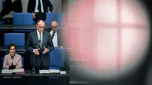 Bundeskanzler Friedrich Merz bei einer Regierungsbefragung im Bundestag