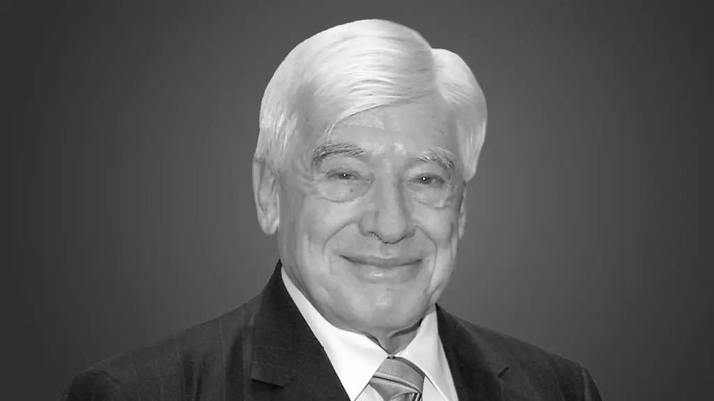 Foto von Dr. Christian Schwarz-Schilling in schwarz-weiß