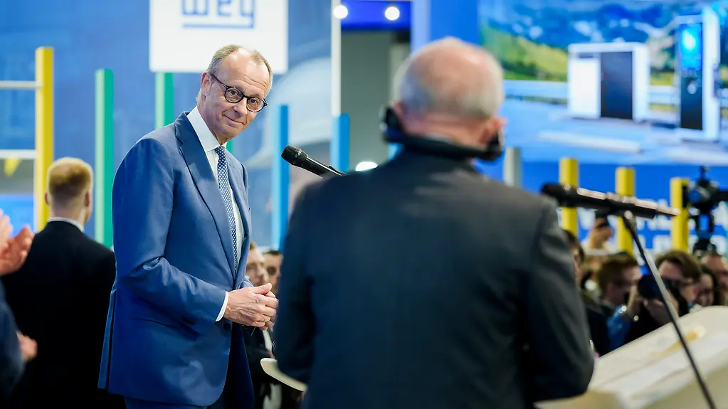 Bundeskanzler Friedrich Merz spricht neben Lula da Silva, Brasiliens Präsident, zur Eröffnung der Hannover Messe.