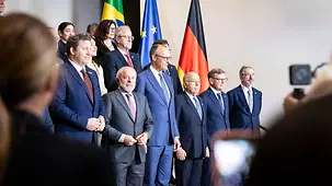 Das Bundeskabinett und das brasilianische Kabinett beim Gruppenfoto.