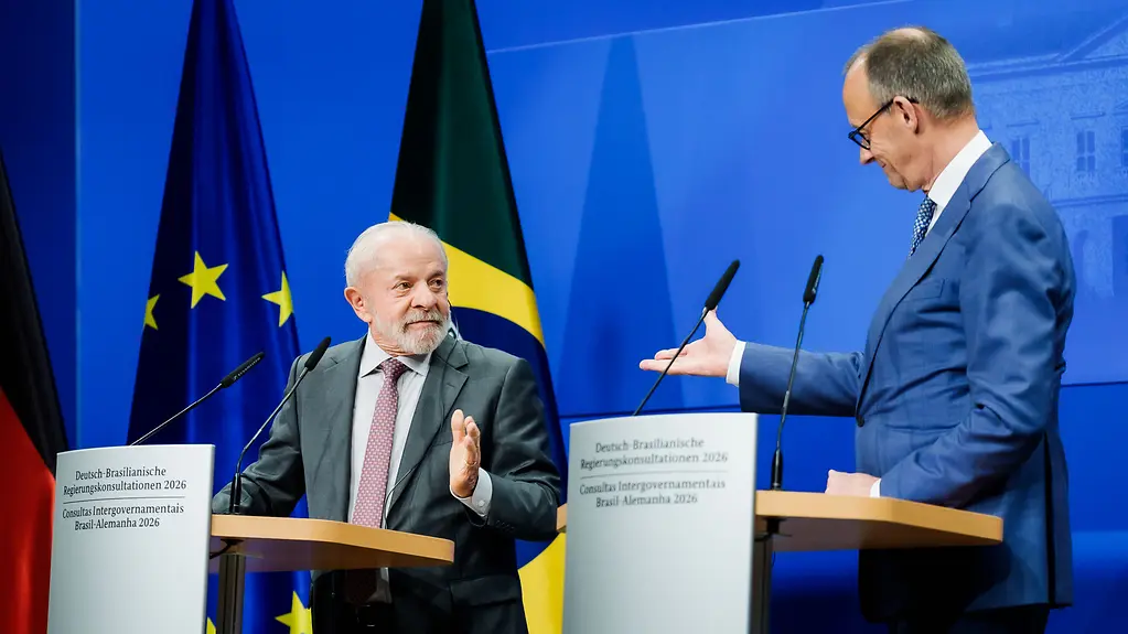 Großaufnahme Bundeskanzler Friedrich Merz und Lula da Silva, Brasiliens Präsident, bei gemeinsamer Pressekonferenz.