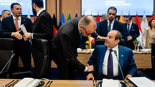 Bundeskanzler Friedrich Merz beim EU-Rat mit Abdel Fattah Al-Sisi, Ägyptens Präsident.