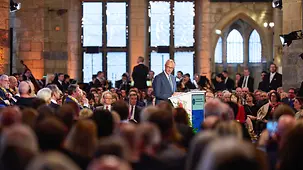 Bundeskanzler Friedrich Merz spricht bei der Verleihung des Karlspreises.