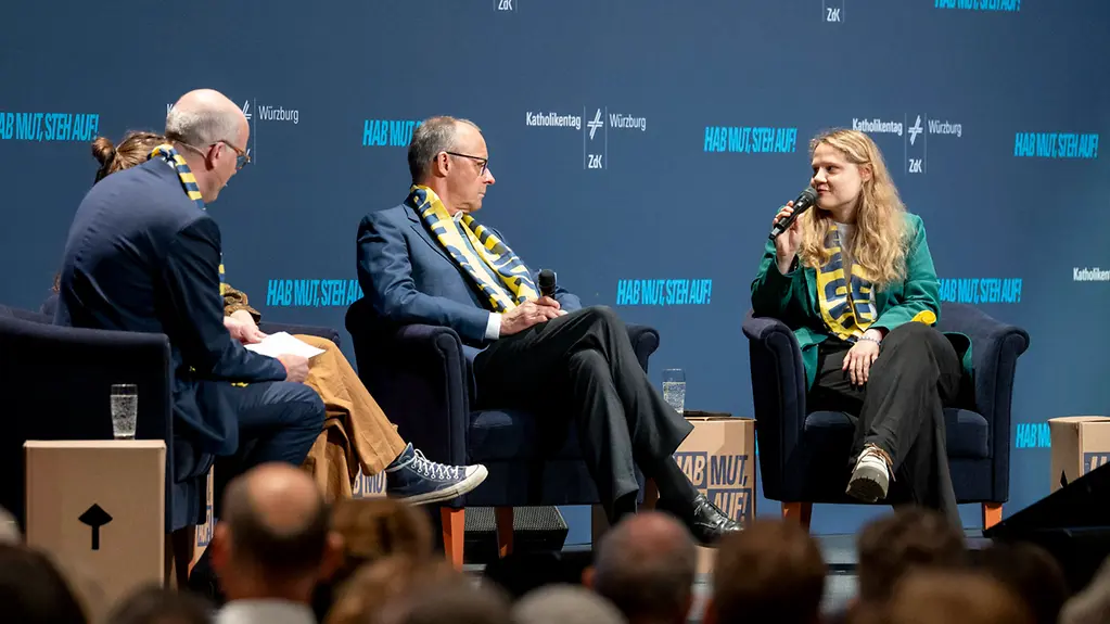 Bundeskanzler Friedrich Merz bei einer Podiumsdiskussion beim Katholikentag.
