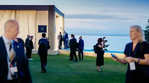Federal Chancellor Friedrich Merz in conversation at the G7 summit