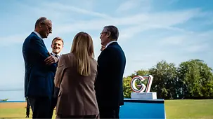 Federal Chancellor Friedrich Merz in conversation at the G7 summit.