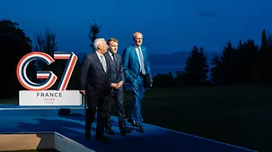 Federal Chancellor Friedrich Merz with Antonio Costa, President of the European Council, and French President Emmanuel Macron.