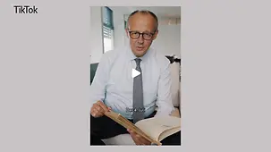 Die Stimmung, der Teamgeist, die Leidenschaft und dann der Titel - Im Sommer 1954 schreibt die deutsche Mannschaft Fußballgeschichte.