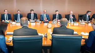 Das Bundeskabinett in seiner Sitzung unter der Leitung von Bundeskanzler Friedrich Merz.