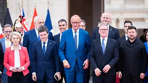 Gruppenfoto der Gipfelteilnehmer
