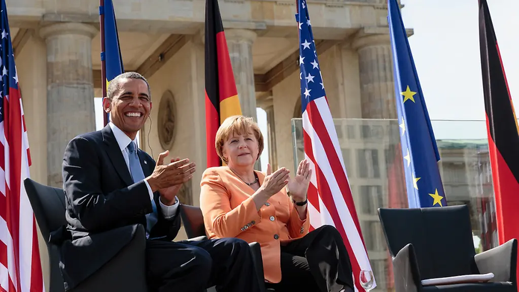 Merkel and Obama on the podium