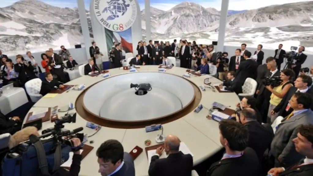 The heads of state and government in discussion