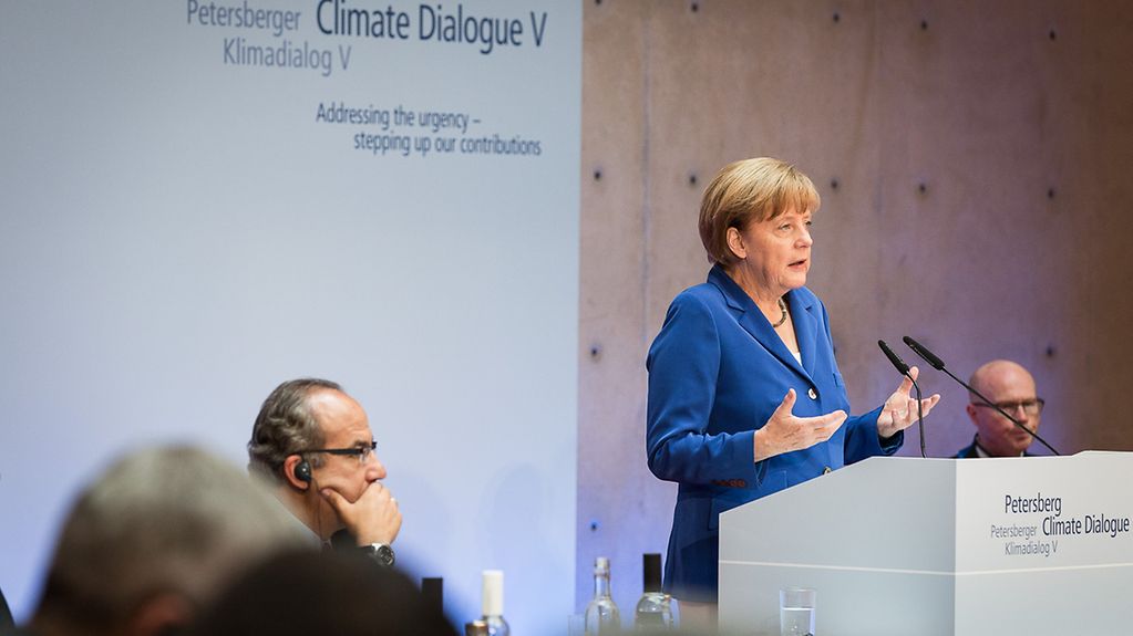 Bundeskanzlerin Angela Merkel spricht auf dem Petersberger Klimadialog.
