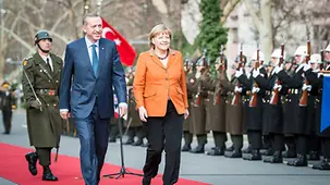 The Turkish Prime Minister Recep Tayyip Erdogan welcomed Chancellor Angela Merkel with military honours.
