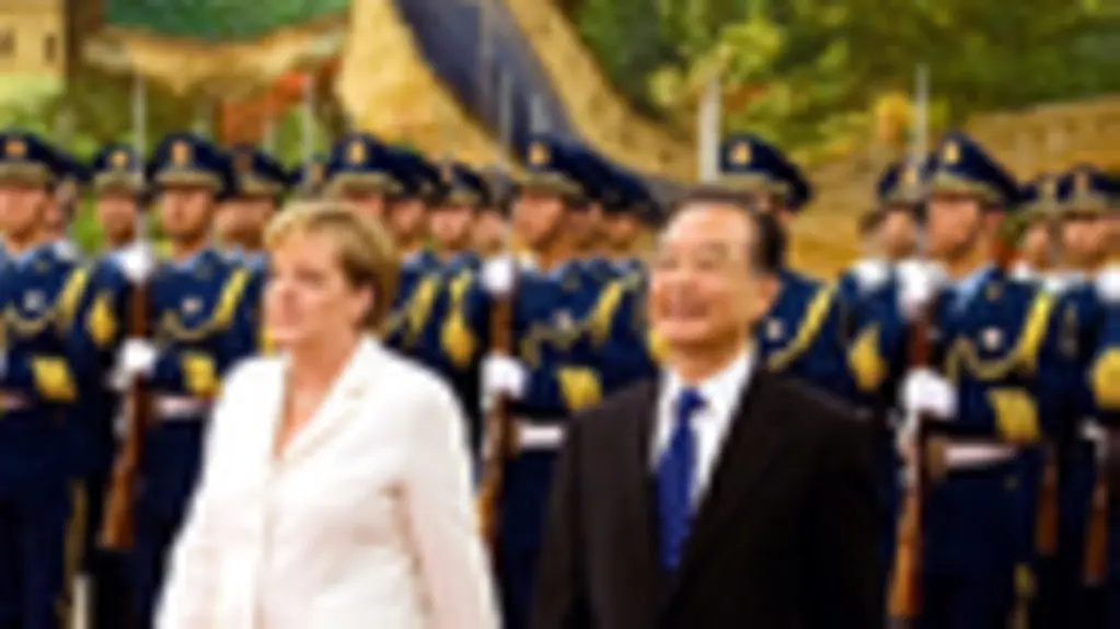 Merkel and Wen review the honour guard from the People’s Liberation Army.