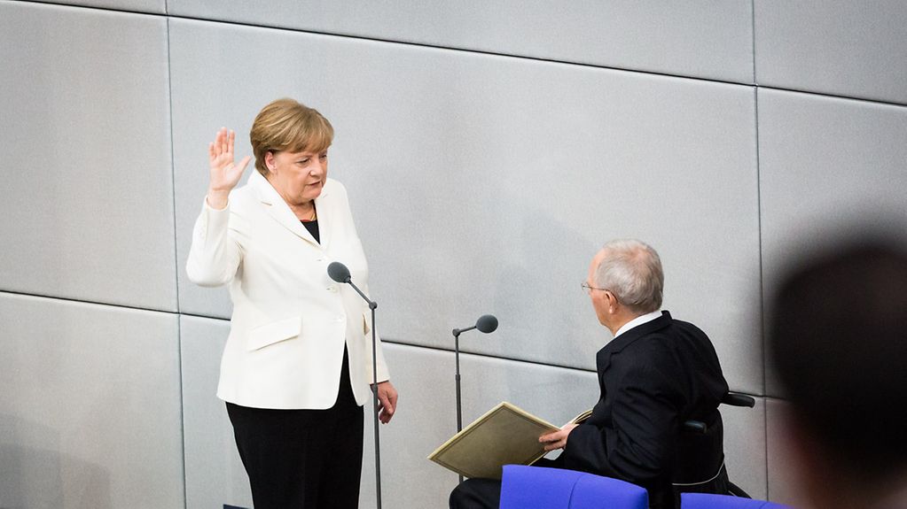 Bundes-Kanzlerin Merkel und Bundestags-Präsident Schäuble.